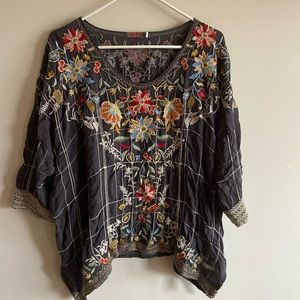JOHNNY WAS GRAY FLORAL EMBROIDERED TOP SIZE LARGE